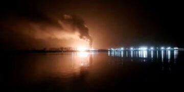 Drone rusești au lovit o navă cu GPL, lângă Ismail. Sătenii din Plauru au fost evacuați la Ceatalchioi