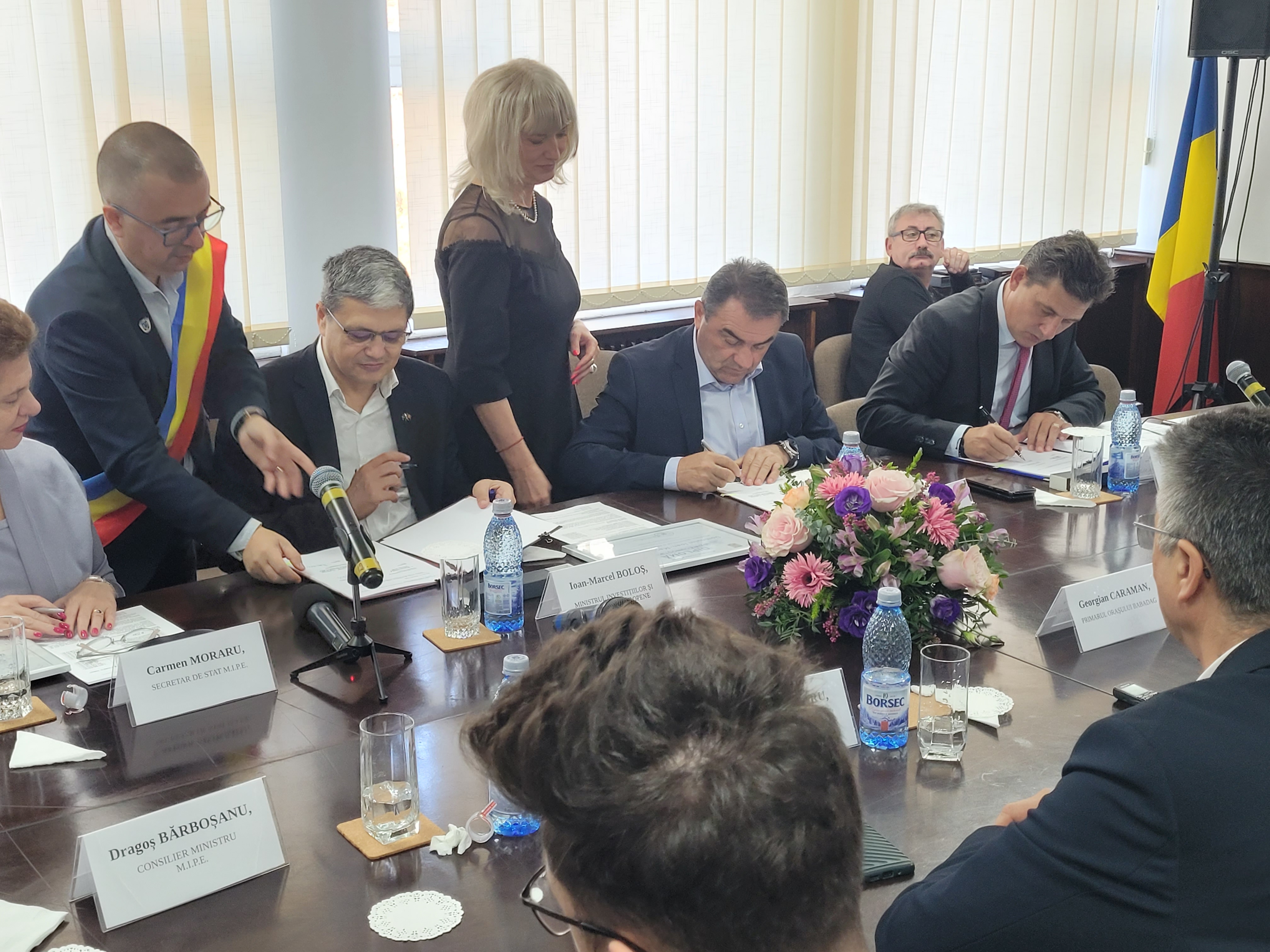 Moment istoric/ Mega contract de aproape 250 milioane de euro pentru reabilitarea rețelelor de apă la municipiu și județ, semnat la Tulcea de ministrul Marcel Boloș