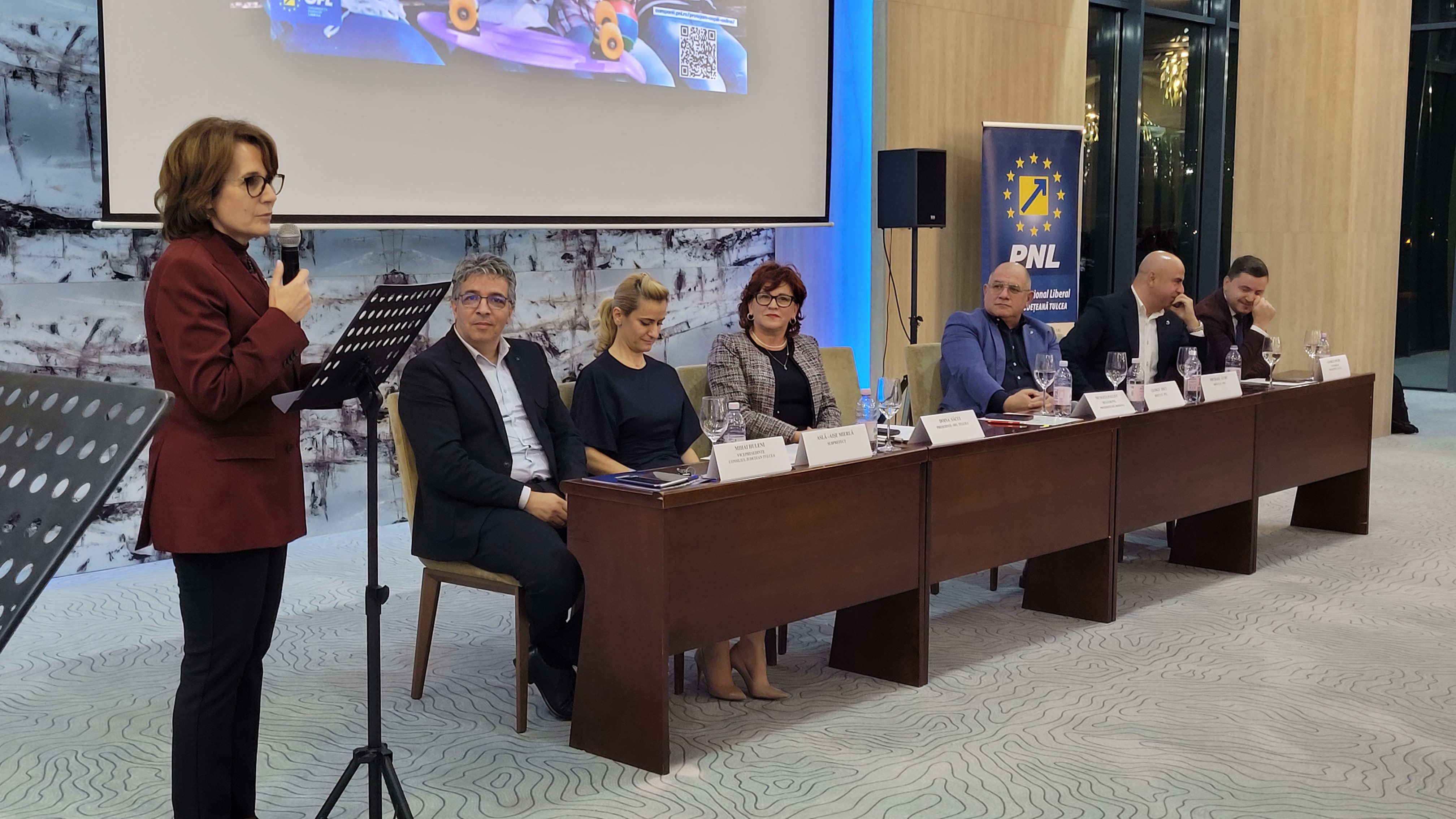 “Copilărie offline sau online?”/ Proiect de lege pentru protecția copiilor pe internet care propune vârsta de 16 ani, vârsta majoratului pe online, în dezbatere la Tulcea