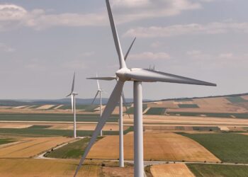 Eolienele de la Topolog vor avea sistem de stocare a energiei în baterii