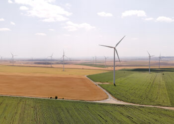 PPC dezvoltă stocarea energiei în baterii la eolienele de la Valea Nucarilor