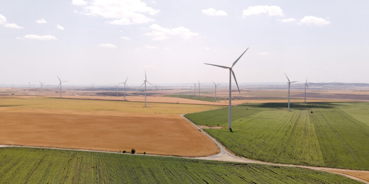 PPC dezvoltă stocarea energiei în baterii la eolienele de la Valea Nucarilor