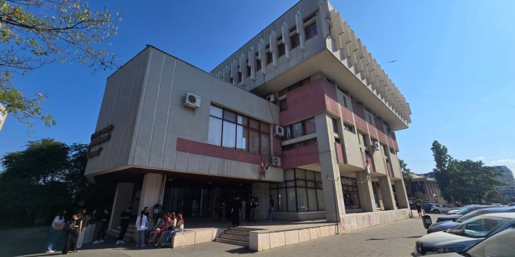 Sărbătoare la bibliotecă! E Ziua Bibliotecii Județene „Panait Cerna” din Tulcea