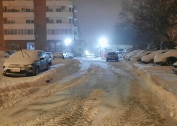 După oprirea ninsorii, prioritate la deszăpezire, traseele autobuzelor și trotuarele