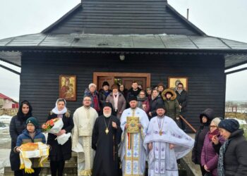 Niciun cod, de nicio culoare, nu-l oprește pe Episcopul Tulcii să ajungă la credincioși