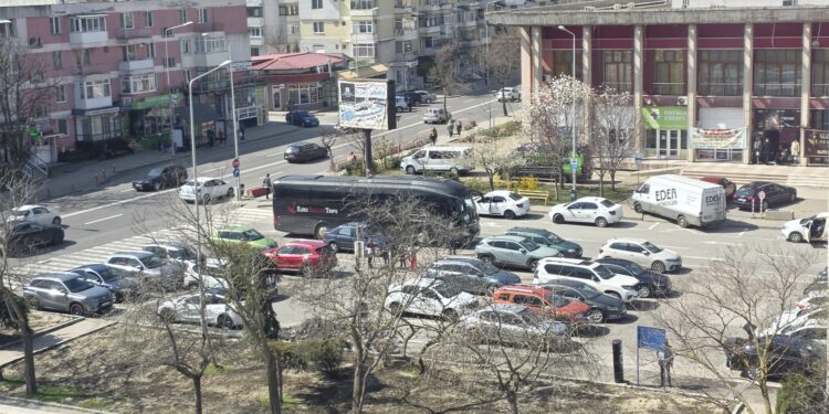 Schimbare la față în zona Sindicatelor: parc bine îngrijit