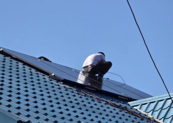 Sătenii din „Slavele” încep să folosească energie de la Soare