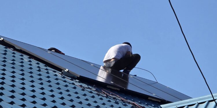 Sătenii din „Slavele” încep să folosească energie de la Soare