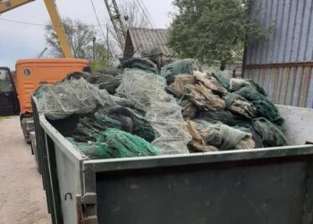 Aproape 9,5 tone de scule de pescuit ilegale, confiscate în Deltă, au fost distruse
