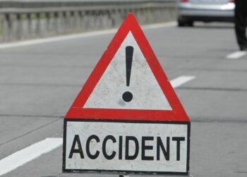 Accident în Văcăreni/ Triciclu condus de un bărbat în vârstă, acroșat de un autovehicul greu