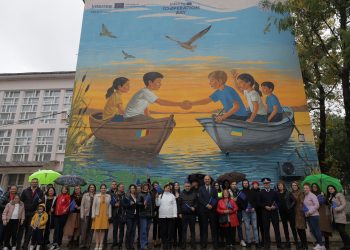 Pictură murală pe un perete al Școlii „Alexandru Ciucurencu”, inaugurată de Ziua Cooperării Interreg 2025