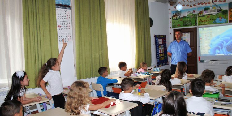 Elevii, învățați de mici cum să reacționeze când sunt jigniți sau provocați