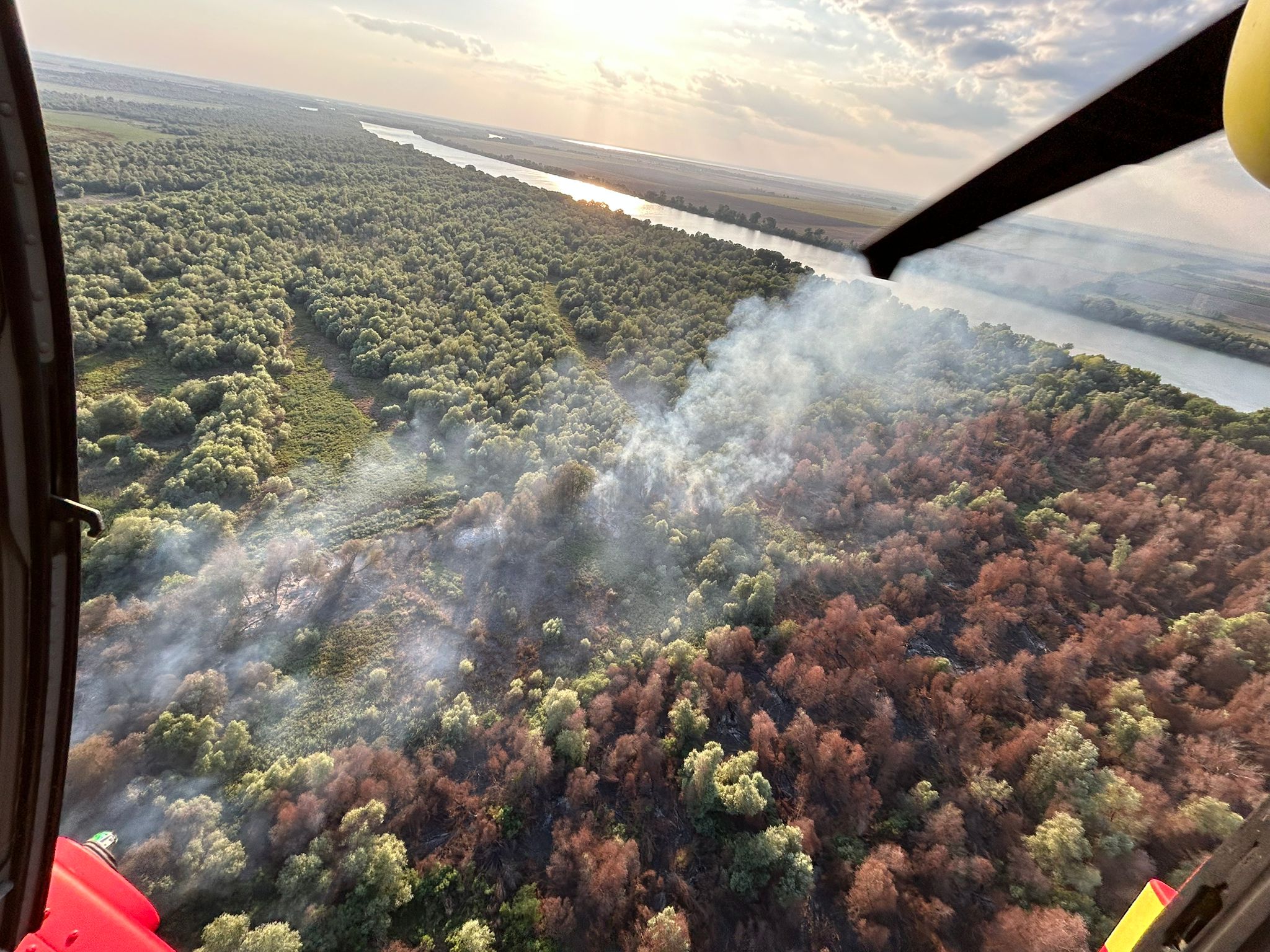 Iar foc la Chilia Veche/ Incendiu la stuf și fond forestier