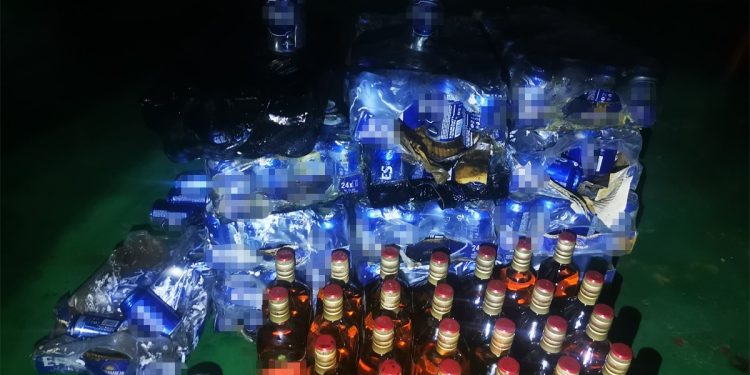 Țigări și alcool de contrabandă depistate de vameșii tulceni pe o navă străină