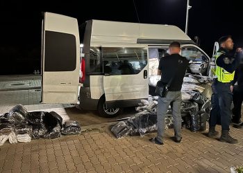 Rochii suspecte de contrafacere, reținute în Vama Isaccea