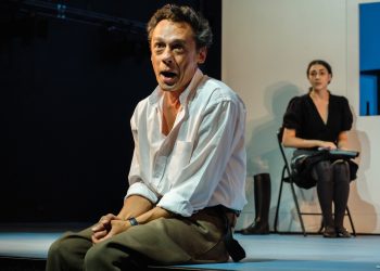 „Familia Tot” pe scenă, la Teatrul Jean Bart din Tulcea