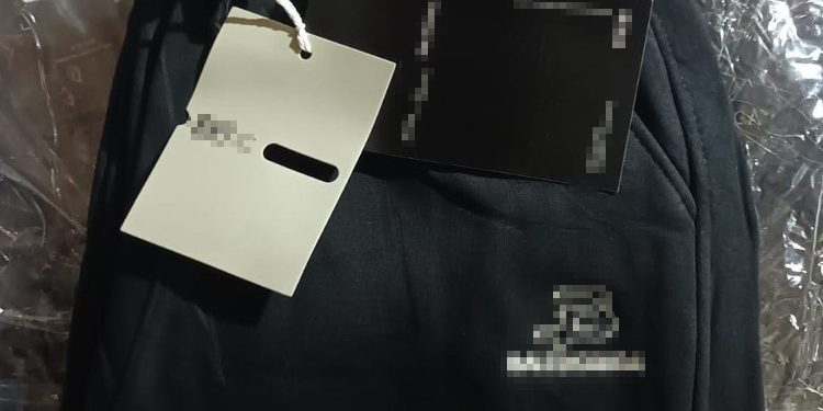 Contrabandă cu pantaloni descoperită în Vama Isaccea