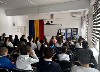 Polițiștii, cu prevenirea și combaterea consumului  de droguri, prin mai multe școli