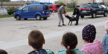 „Școala altfel” cu grădinarii la jandarmi