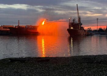 Intervin și ucrainenii la stingere. Sătenii din Ceatalchioi sunt aduși acasă