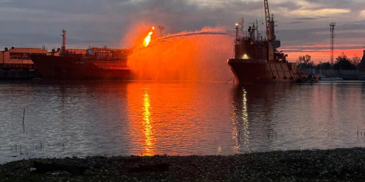 Intervin și ucrainenii la stingere. Sătenii din Ceatalchioi sunt aduși acasă