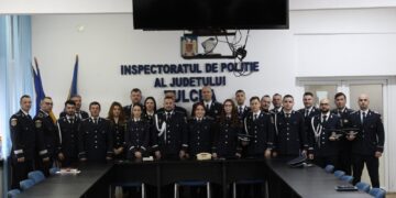 Polițiști avansați în grad de Ziua Națională a României