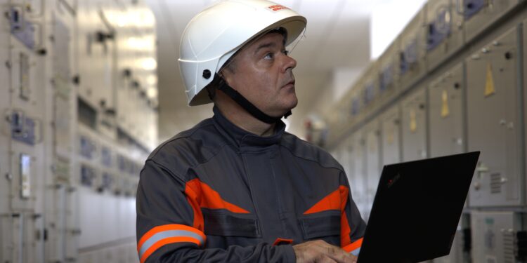 Rețele Electrice România accelerează digitalizarea cu noi soluții informatice pentru managementul integrat al rețelei
