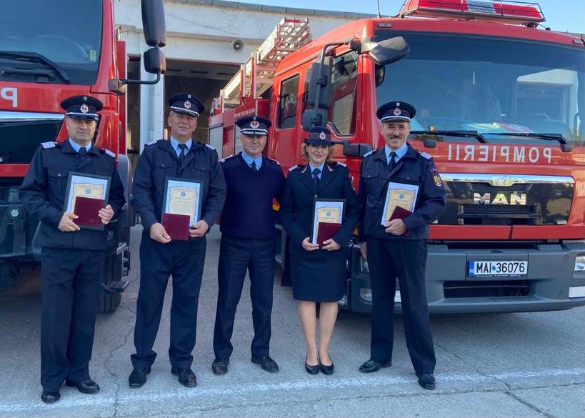 Patru pompieri s-au retras la pensie