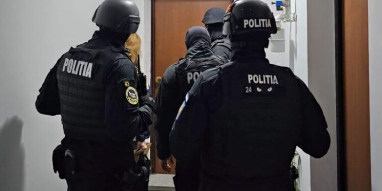 Forțele Speciale, percheziții acasă la traficanți de droguri din Tulcea