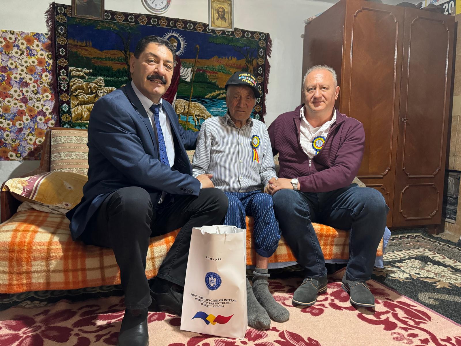 Doi veterani de război, vizitați acasă de subprefectul Timur Memet