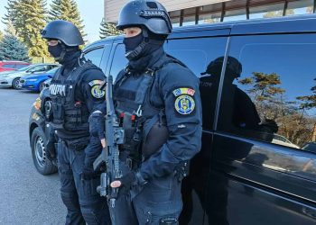 Trei minori băbăeni, prinși la furat de mașină dintr-o benzinărie