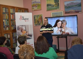Campanie ”HI Digital”/ Polițiștii învață seniorii cum să evite fraudele pe internet