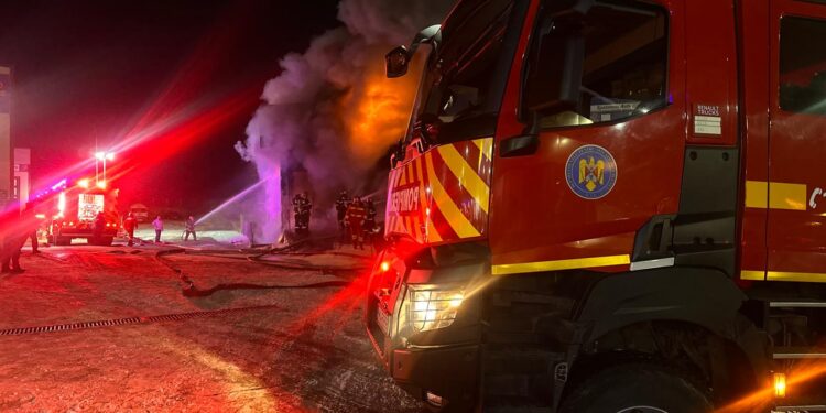 Incendiu puternic, în spate la Convenabil