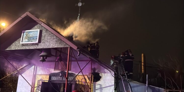 Incendiu astă noapte la Capela bisericii din Cartierul Nou al municipiului