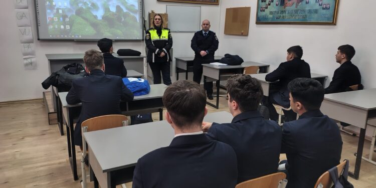 Polițiștii au predat lecții de prevenire la Liceul Agricol și Seminarul Teologic din Tulcea