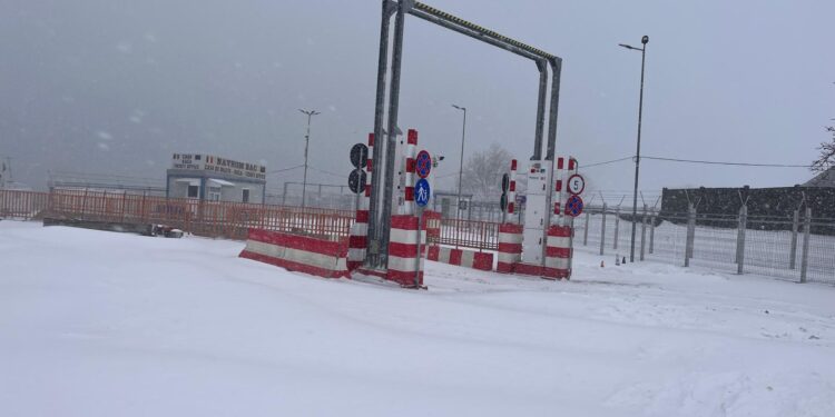 Trecerea Dunării cu bacul a camioanelor pe la Isaccea, temporar sistată