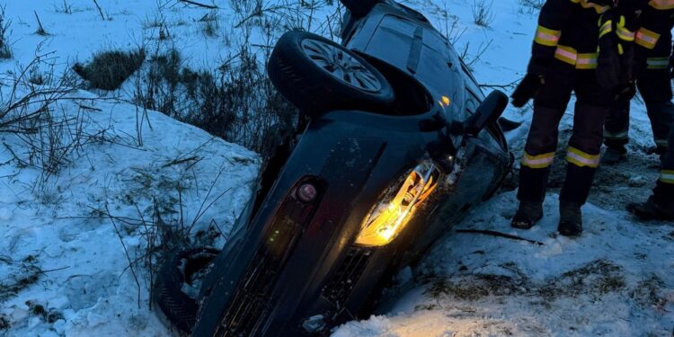 Accident în apropiere de Atmagea. O femeie a rămas încarcerată