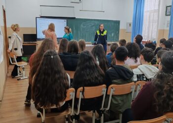 Polițiștii au „predat” lecții de prevenire la Școala din Somova. Au chemat și părinții