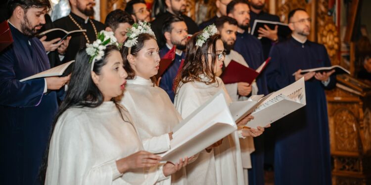 Muzică sacră la Biserica „Sfânta Treime” din Tulcea, alături de Arhiepiscopul Tomisului, IPS Teodosie