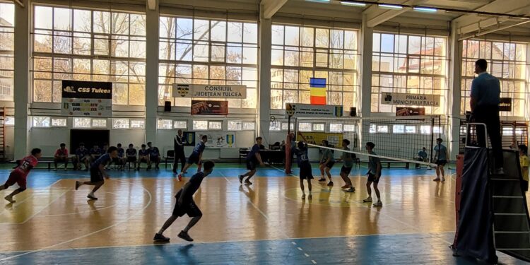 Volei masculin, turneu semifinal, U19/ Recital de volei oferit de calificatele în turneul final