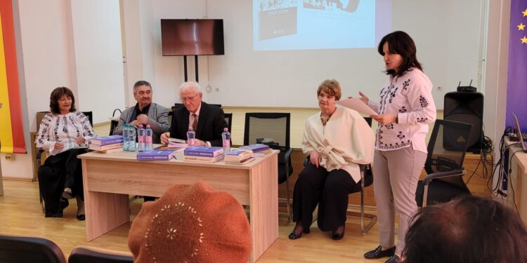 Dublă lansare de carte la Biblioteca Județeană „Panait Cerna”, de Ziua Bibliotecarului