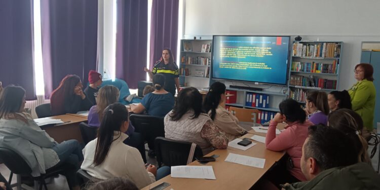 Poliția, lectorat cu părinții elevilor de la școala „Vasile Bacalu” din Mahmudia
