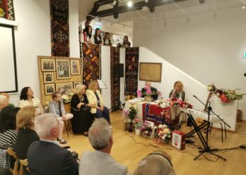 Dr. Corina Elena Badea și-a lansat cu succes volumele de poezie de Ziua Armânilor