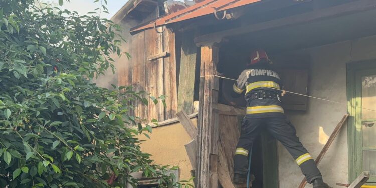 O casă din Tulcea s-a aprins de la explozia unei butelii