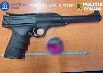 Operațiunea Jupiter/ Percheziții acasă la un deținător de armă neletală