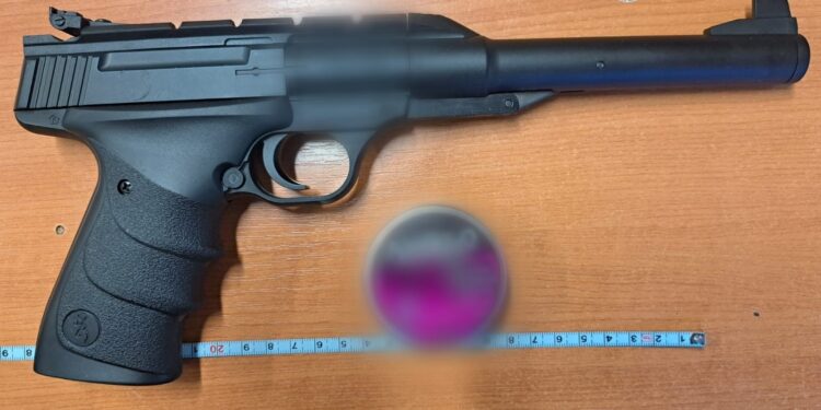 Operațiunea Jupiter/ Percheziții acasă la un deținător de armă neletală