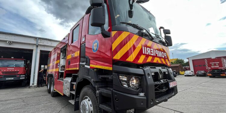 Incendiu la o garsonieră de la etajul 9