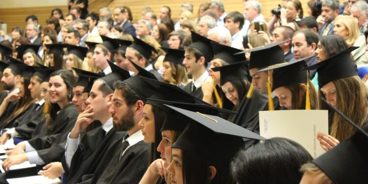 Din toamnă, se măresc considerabil taxele pentru studenți