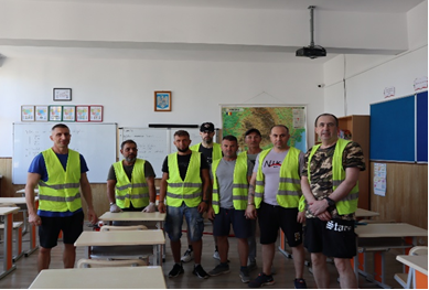 10 deținuți, în pragul liberării, ajută Școala „Elena Doamna” să deschidă noul an școlar