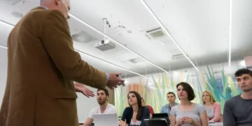 Cumulul pensie-salariu nu este interzis pentru profesorii și angajații din Învățământ